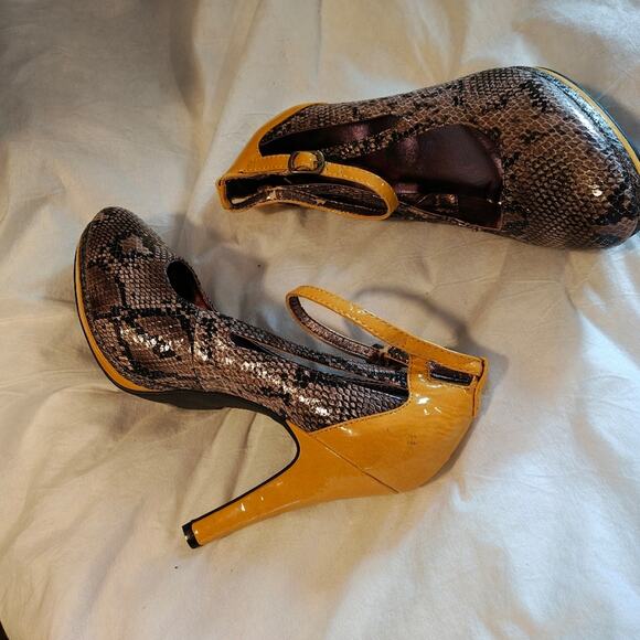 Vintage 9 Yellow Snakeskin Print MaryJane Platform Heels 90s Office Siren Y2K - Picture 2 of 13